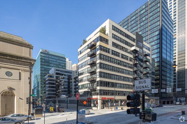 Building Photo - Metropolitan Place