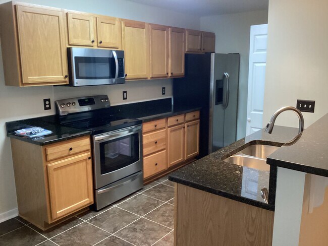 Foto del edificio - 3 bedroom Home Chesterfield-Ashbrook Subdivision