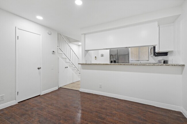 Foto del edificio - 21219 Roscoe Blvd