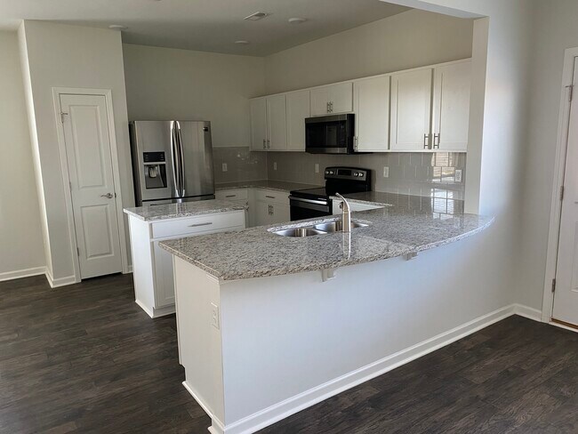 Building Photo - 1024 Lonergan Cir