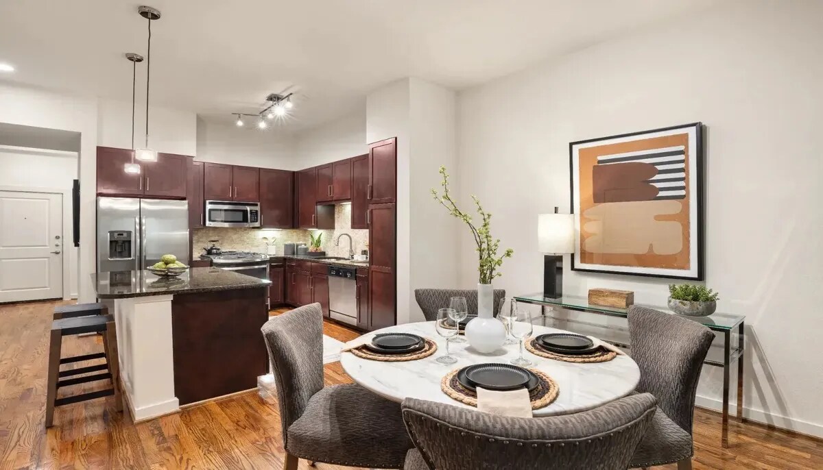 Foto principal - Elegant 2/2 Apt – Modern Living at Its Best!