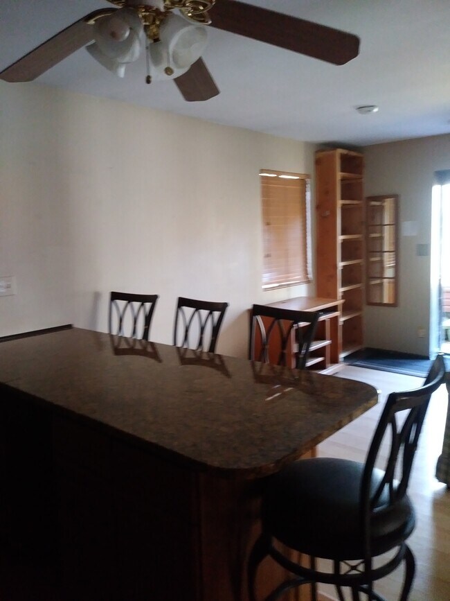 Foto del edificio - 72 Woodbine Dr