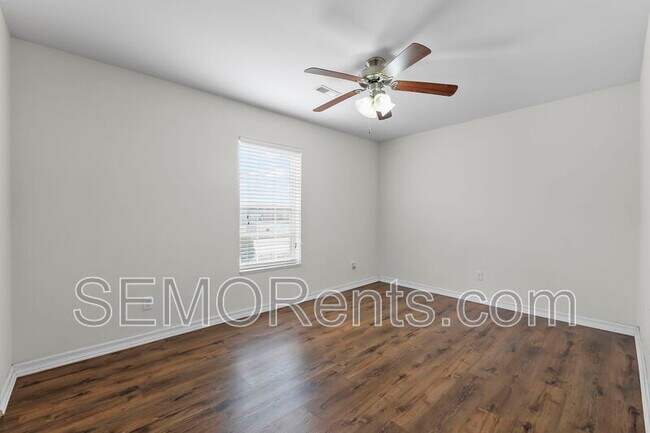 Foto del edificio - 3 Village Dr