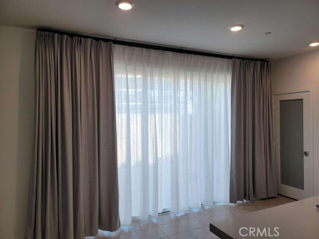 Building Photo - 160 Sash