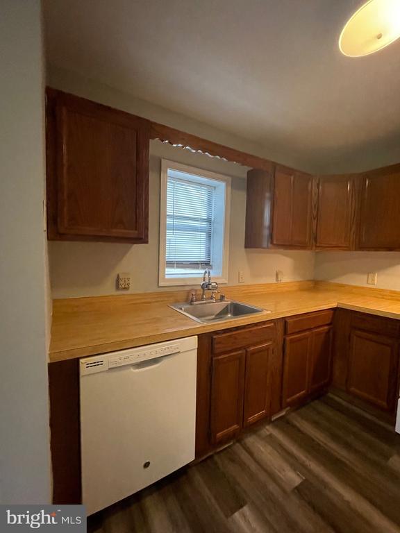 Foto del edificio - 102 Buckingham Ln