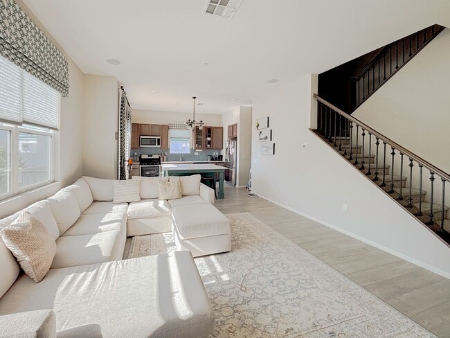 Foto del edificio - EXQUISITE 2 BEDROOM TOWNHOME IN THE HEART ...