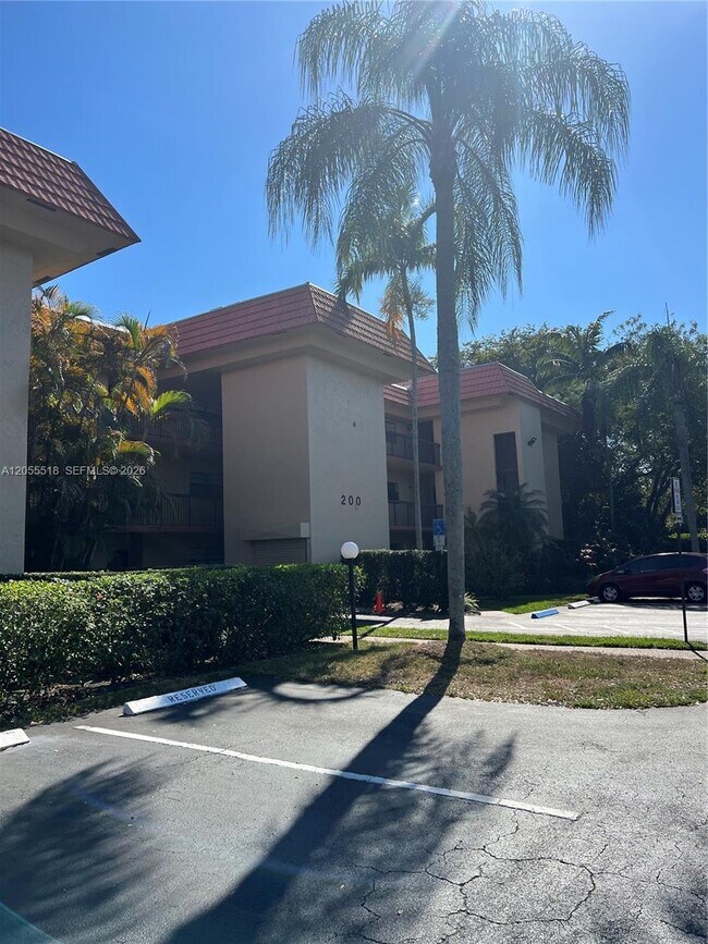 Foto del edificio - 200 Jacaranda Country Club Dr