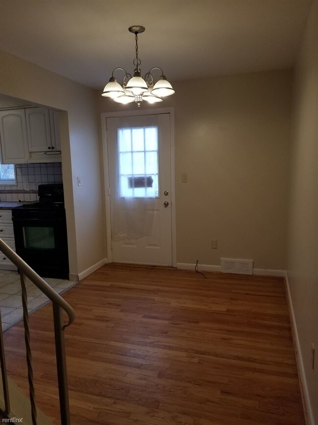 Building Photo - 3 br, 1.5 bath  - 6813 Country Ln