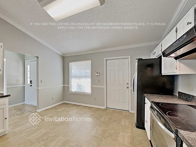 Building Photo - 2463 Twin Springs Dr N