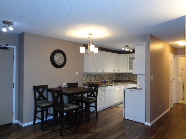 Building Photo - 315 Tait Crescent