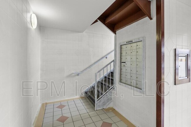 Building Photo - 1815 W 18th St