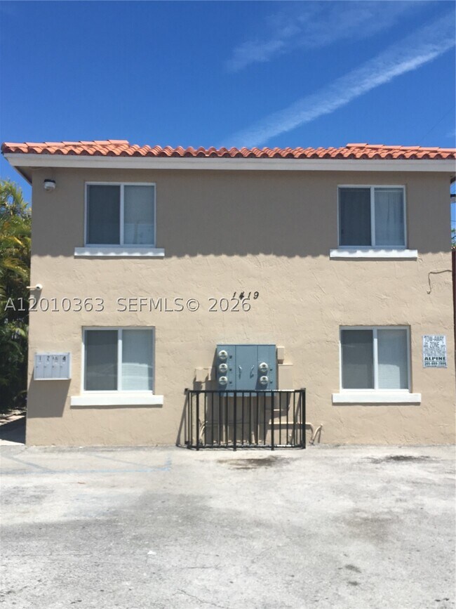 Foto del edificio - 1419 SW 22nd St