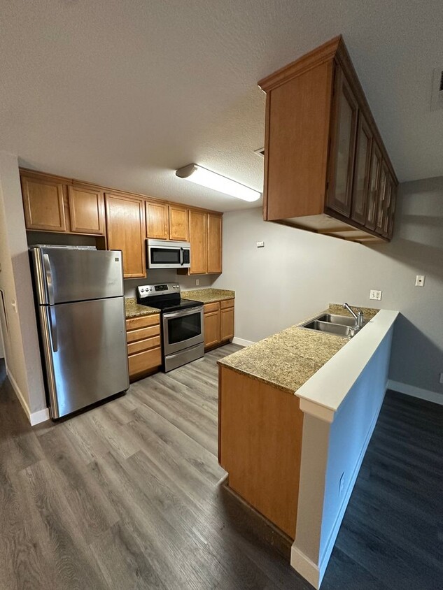 Foto principal - Affordable 3-Bed, 2-Bath Condo with Update...