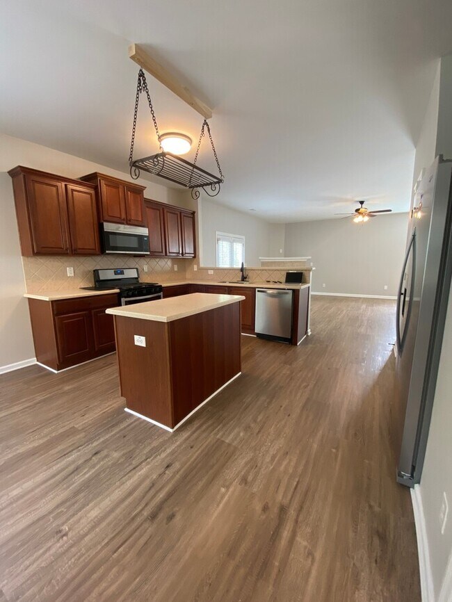 Building Photo - Spacious Retreat in the Haynes Creek Subdi...