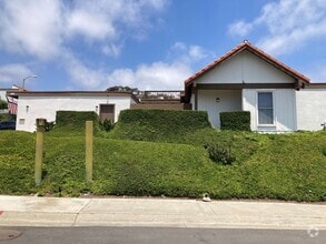 Building Photo - 710 Calle Perlino