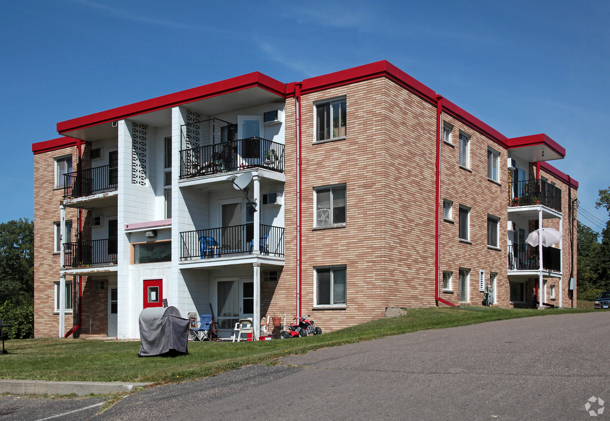 Primary Photo - Hilltop Apartments