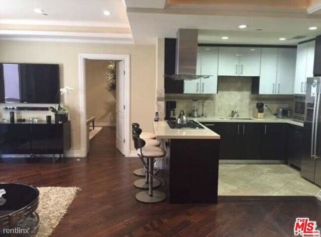 Building Photo - 2 br, 2.5 bath Condo - 8612 Burton Way Uni...