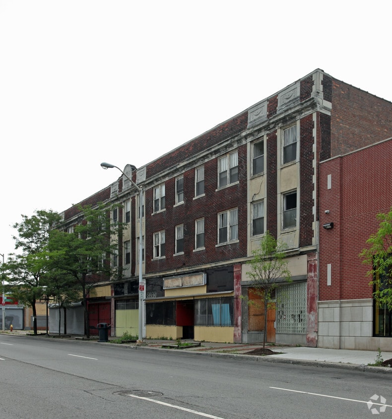 Building Photo - 14230 E Jefferson Ave