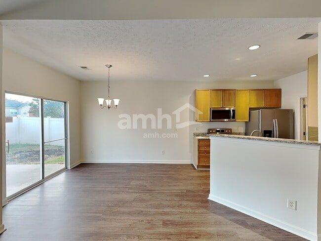 Building Photo - 432 Creekside Ln