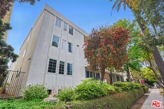Building Photo - 930 3rd St