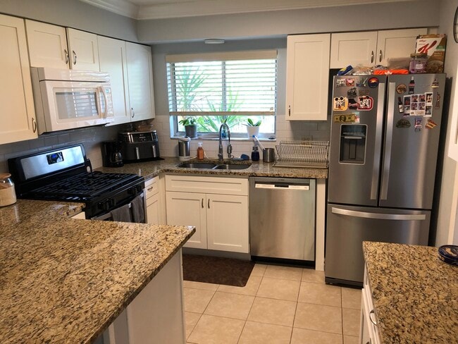 Kitchen - 5643 Minute Man Ct