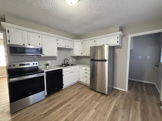 Foto del edificio - Newly Remodeled 3 Bedroom Home with Fenced Yard!