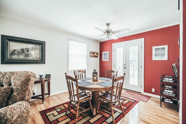 Building Photo - WOW! 4 BR 2.5 BA house w/ 1 acre of land a...
