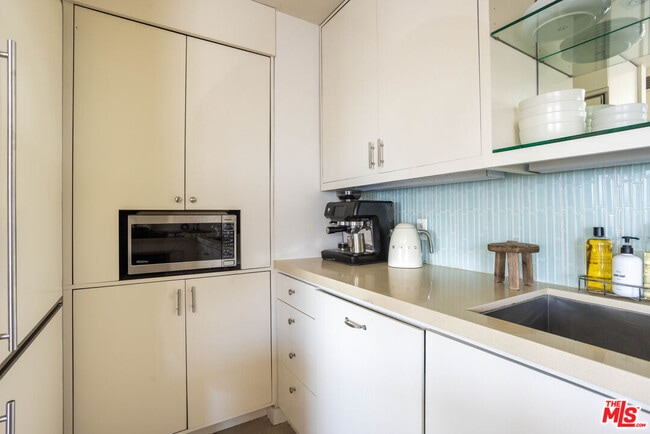 Building Photo - 1155 N La Cienega Blvd