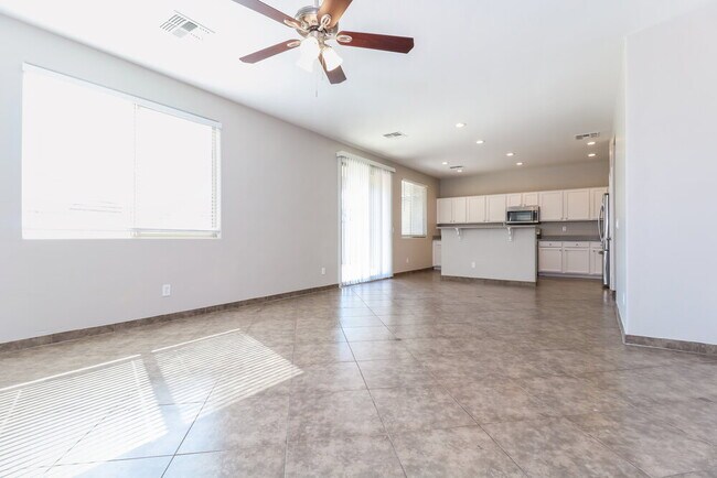Foto del edificio - 2741 W Bowker St