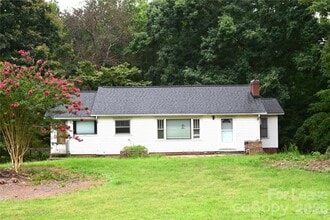 Building Photo - 2736 Peachtree Rd