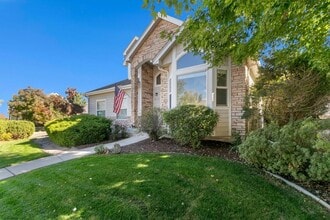 Building Photo - 8100 Lighthouse Ln