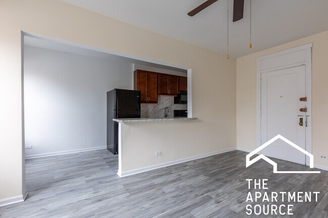 Foto del edificio - 2700 N Milwaukee Ave