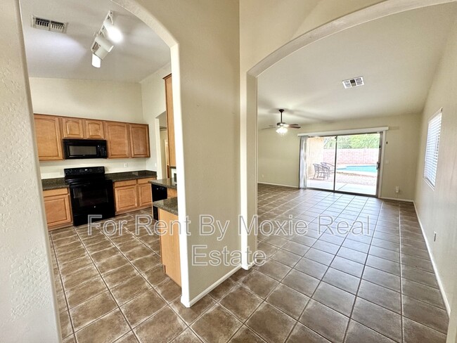 Building Photo - 43385 W Chisholm Dr