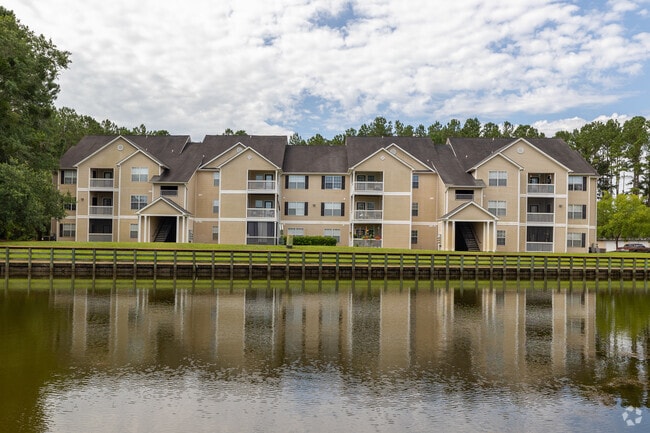 Building Photo - The Retreat at Grande Lake Apartments