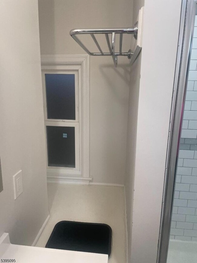 Building Photo - 38 Morris Ave