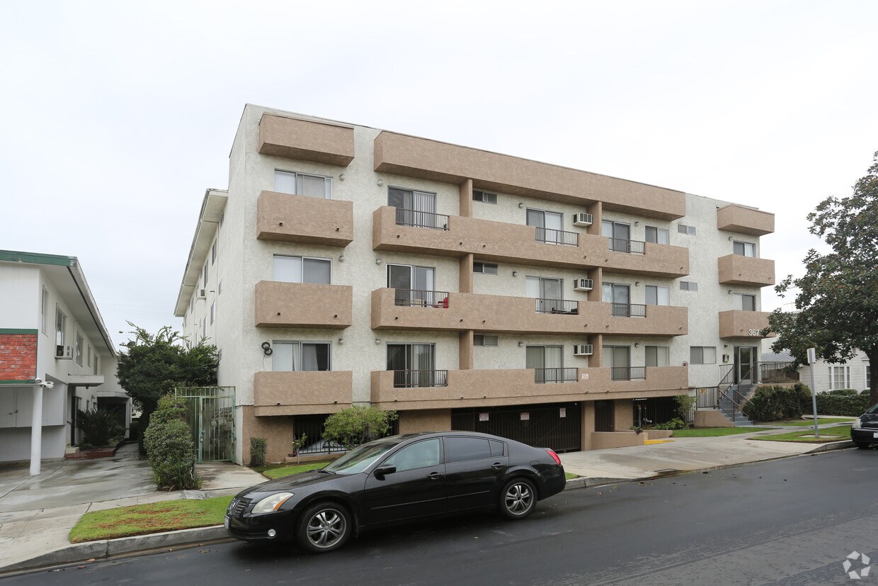 Primary Photo - 3671 Glendon Ave
