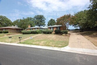 Building Photo - 4801 Woodland Park Blvd
