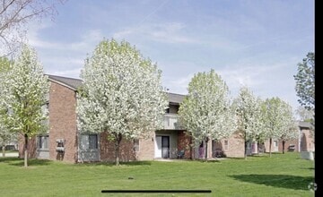 Courtyard in Spring Photo - Bradford Square