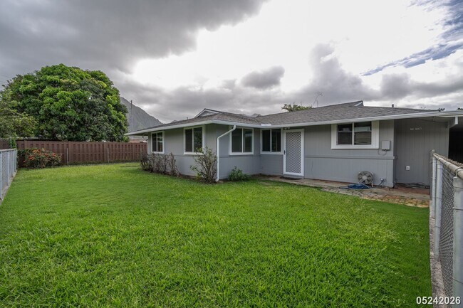 Foto del edificio - Newly Renovated Island Home with Expansive Landscaped Yard & Fruit Trees (Kaneohe)