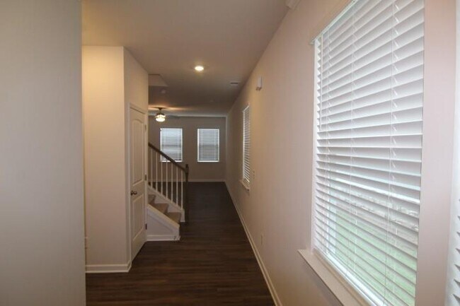 Building Photo - 51 Briarwood Dr W
