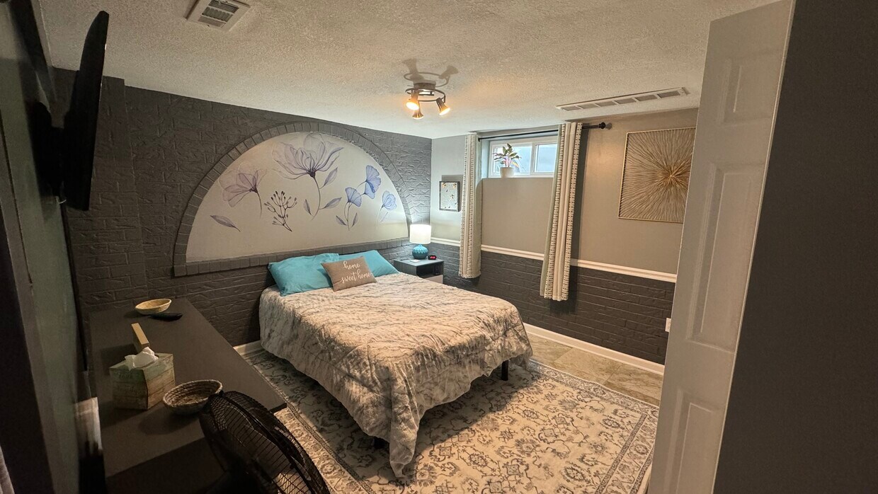 2235 SW Kenilworth Ct Unit Downstairs Apartment, Topeka, KS 66606