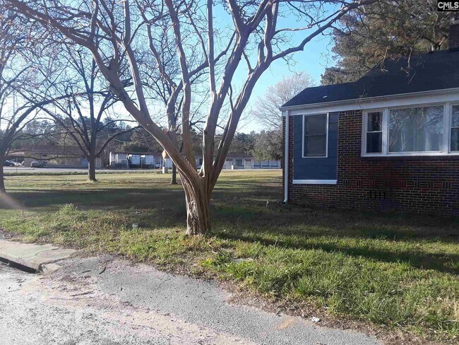 Building Photo - 1814 Sunnyside Dr