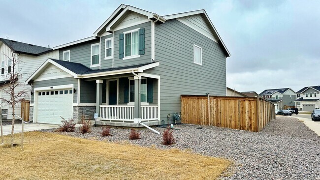 Building Photo - Fantastic Newer 3 Bed 3 Bath Home in Sky R...