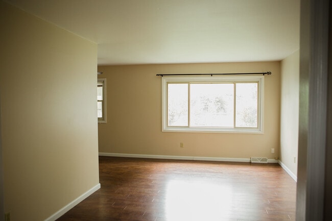 Building Photo - 720 S Parkway Dr