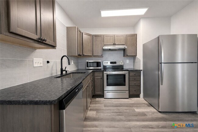 Building Photo - 710 Jefferis Ave