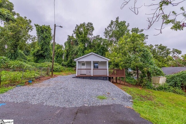 Building Photo - 611 Hunters Ct
