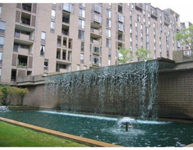 Foto del edificio - Walk to Brookline Village T stop & Longwoo...