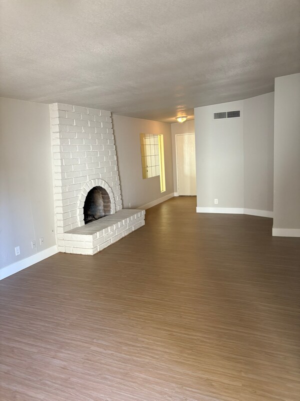 Foto del edificio - 2243 Helm Ave