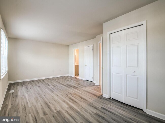 Building Photo - 8964 McDowell Common