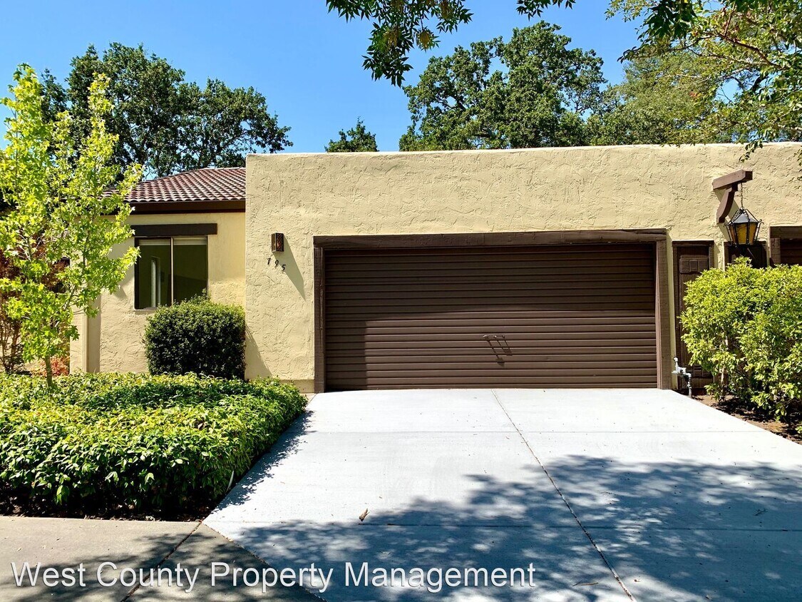 Primary Photo - 3 br, 2 bath House - 795 Adobe Dr